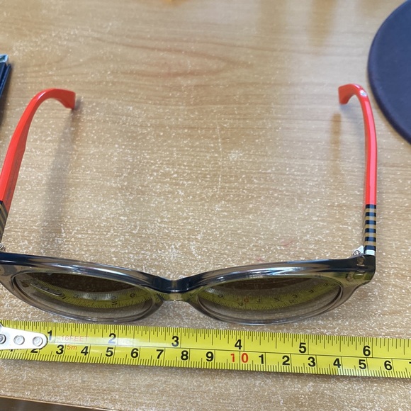 Authentic Fendi Sunglasses - Picture 9 of 9